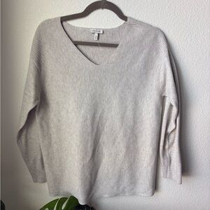Ella Moss Women's Light Gray V-Neck Sweater